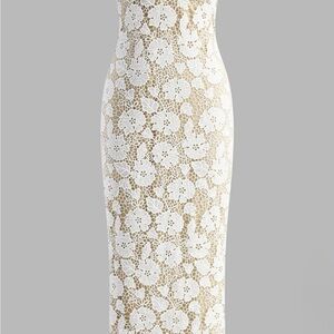 Elegant White Floral Lace Dress - Never Been Worn - Commense